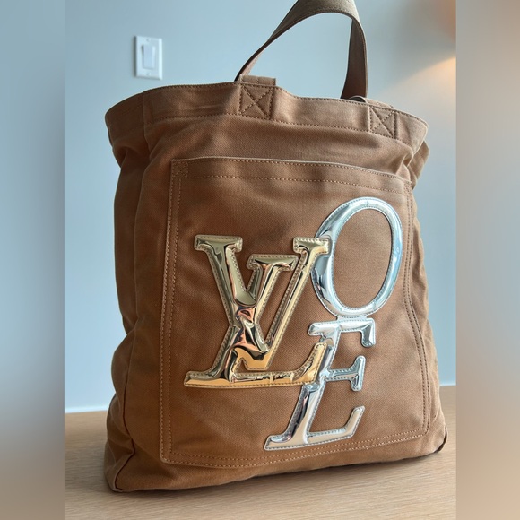 Louis Vuitton “That’s LOVE” tote bag. - Picture 2 of 9
